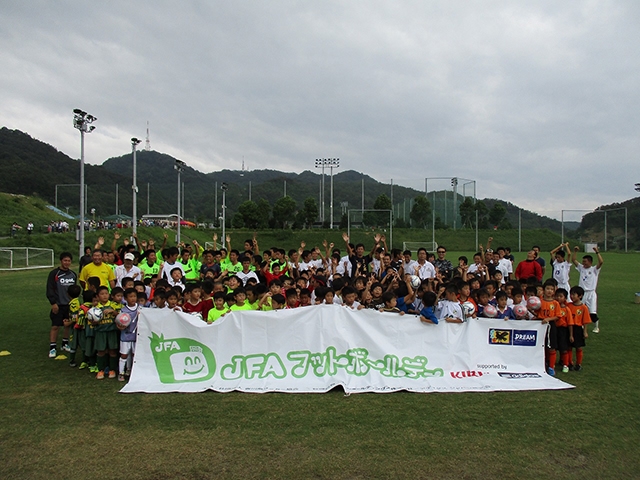 JFAフットボールデー 香川県高松市の高松市立東部運動公園に、868人が参加！