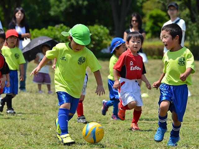 JFAキッズ（U-6）サッカーフェスティバル 埼玉県熊谷市の熊谷スポーツ文化公園自由広場に、523人が参加！