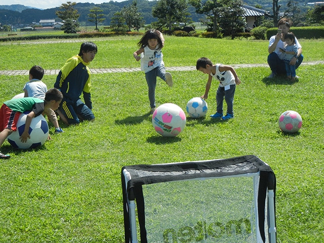 JFAキッズ（U-6/8/10）サッカーフェスティバル 島根県出雲市の出雲空港公園に、300人が参加！