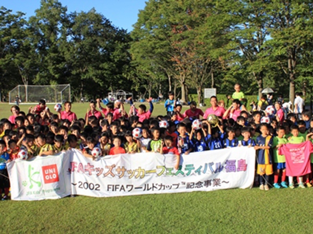 JFAキッズ（U-6/8/10）サッカーフェスティバル 福島県福島市のあづま総合運動公園補助陸上競技場に、305人が参加！