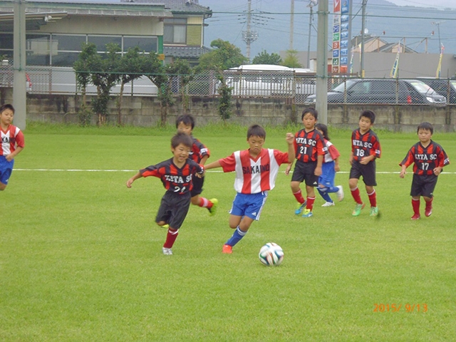 JFAキッズ（U-8）サッカーフェスティバル 群馬県桐生市の桐生市ユーユー広場に、420人が参加！