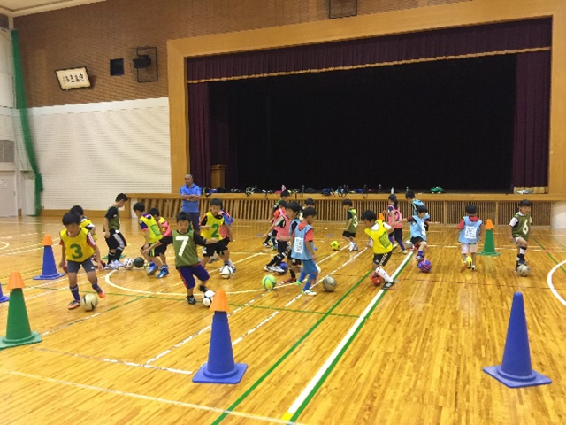 JFAキッズ（U-8）サッカーフェスティバル 福井県大野市の多田記念大野有終会館多目的ホールに、71人が参加！