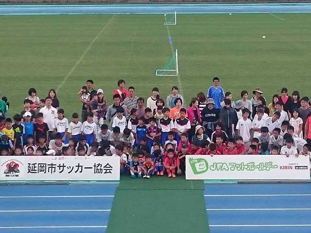 JFAフットボールデー 宮崎県延岡市の西階公園陸上競技場に、460人が参加！