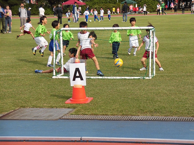 JFAキッズ（U-6/8）サッカーフェスティバル 石川県金沢市の西部緑地公園陸上競技場サブグラウンドに、1405人が参加！