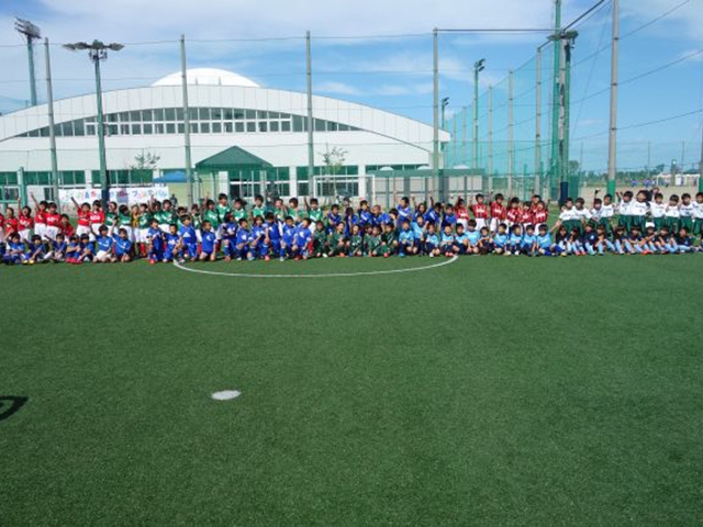 JFAキッズ（U-8）サッカーフェスティバル 新潟県新潟市のみどりと森の運動公園体育施設に、215人が参加！