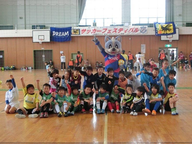 JFAキッズ（U-6/8/10）サッカーフェスティバル 山梨県笛吹市の笛吹市　御坂町民体育館に、120人が参加！