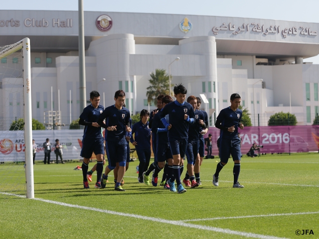 U-23 Japan National Team squad go through training under warm sunshine