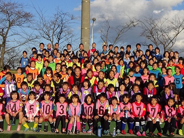 JFAガールズサッカーフェスティバル 青森県三戸郡の五戸町ひばり野公園サッカー場に、246人が参加！