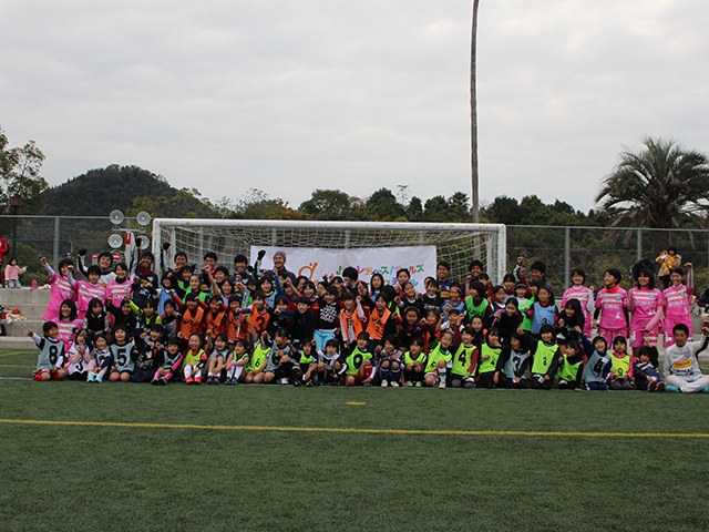 JFAガールズサッカーフェスティバル 愛媛県今治市の桜井海浜ふれあい広場サッカー場に、133人が参加！