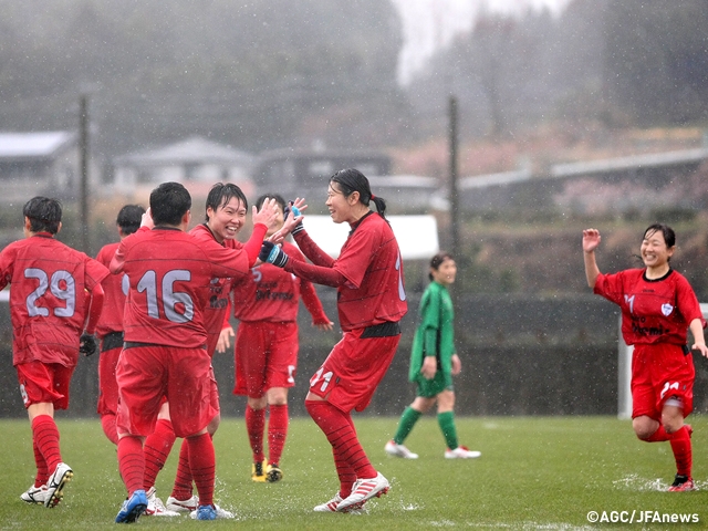 Regardless of bad weather, heated contests played at 27th All Japan Ladies Football Tournament