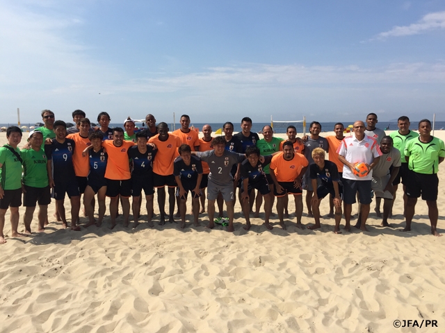 Japan Beach Soccer National Team squad beat Flamengo in the training match of their Brazil trip