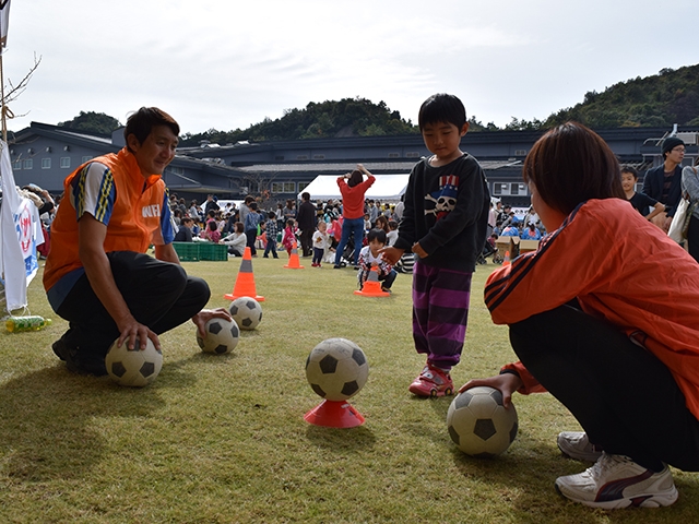 JFAフットボールデー 和歌山県田辺市の中田食品株式会社に、1310人が参加！