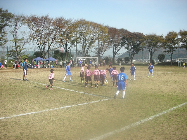 JFAキッズ（U-6/8）サッカーフェスティバル 岡山県岡山市の撫川グラウンドに、415人が参加！