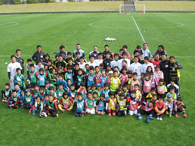 JFAキッズ（U-7）グラスルーツサッカーフェスティバル 香川県高松市の香川県総合運動公園サッカー・ラグビー場に、495人が参加！