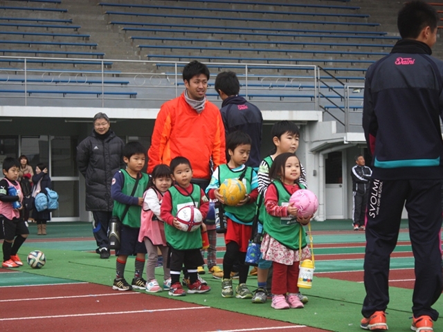 JFAキッズ（U-6/8/10）サッカーフェスティバル 熊本県熊本市の水前寺競技場に、434人が参加！