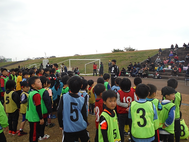 JFAキッズ（U-6/8）サッカーフェスティバル 岩手県奥州市の胆沢川桜づつみ広場に、138人が参加！