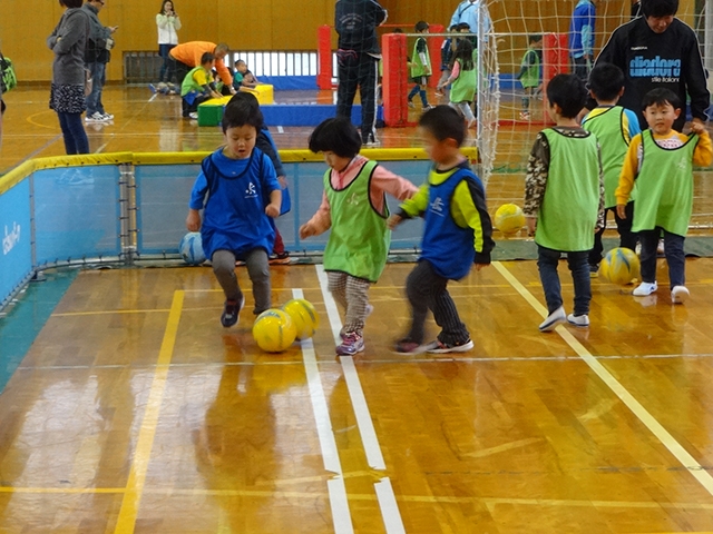 JFAキッズ（U-6/8）サッカーフェスティバル 京都府京丹後市の網野体育センターに、175人が参加！