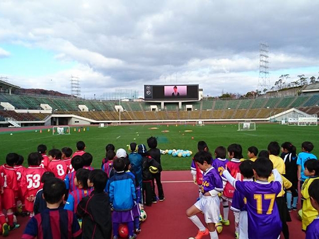 JFAキッズ（U-6/8）サッカーフェスティバル 兵庫県神戸市のユニバー記念競技場に、638人が参加！