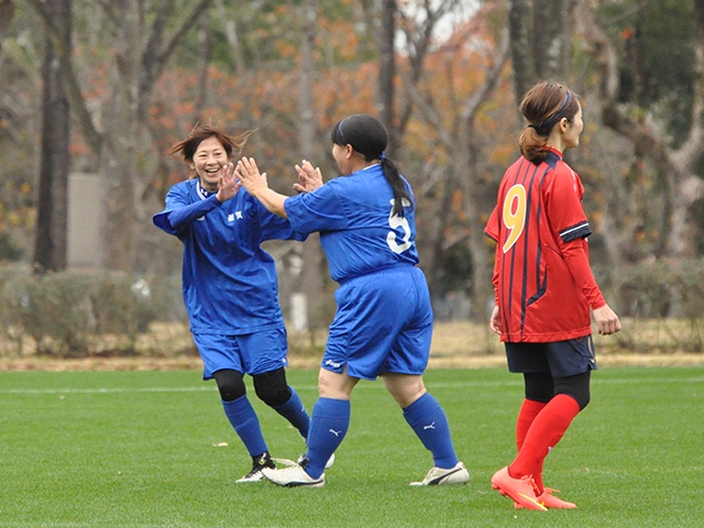 JFAレディースサッカーフェスティバル 兵庫県神戸市のしあわせの村　運動広場に、380人が参加！