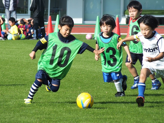 JFAキッズ（U-6/8）サッカーフェスティバル 長崎県諫早市の長崎県立総合運動公園陸上競技場に、320人が参加！