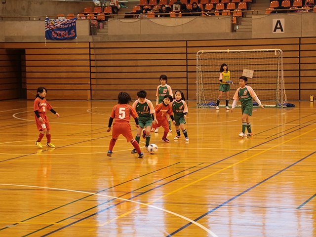 JFAレディース／ガールズサッカーフェスティバル 新潟県新潟市の豊栄総合体育館に、170人が参加！