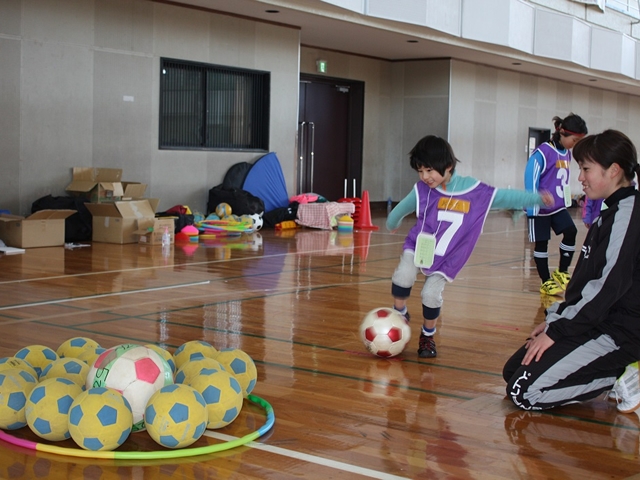 JFAキッズ（U-6/8/10）サッカーフェスティバル 長野県松本市の梓川体育館に、79人が参加！