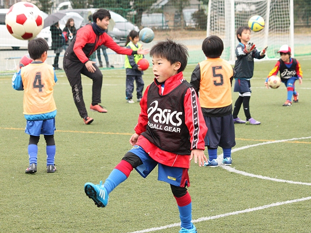 JFAキッズ（U-6/8）サッカーフェスティバル 三重県松阪市のアスキーフットサルパーク松阪に、90人が参加！