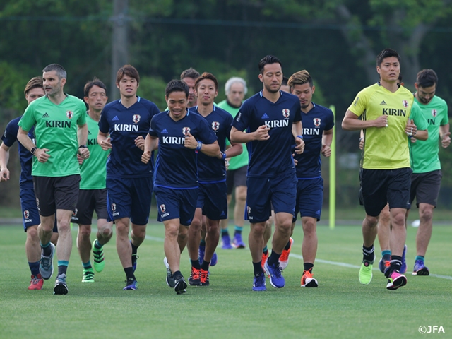 SAMURAI BLUE's overseas-based players begin training for KIRIN CUP