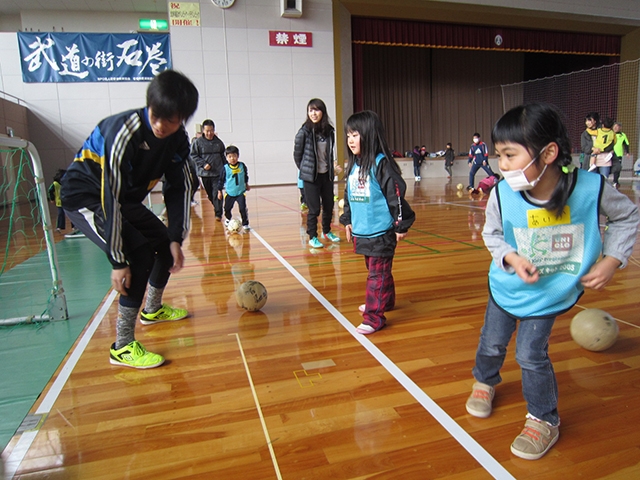 JFAキッズ（U-6/8）サッカーフェスティバル 宮城県石巻市の石巻市総合体育館に、147人が参加！