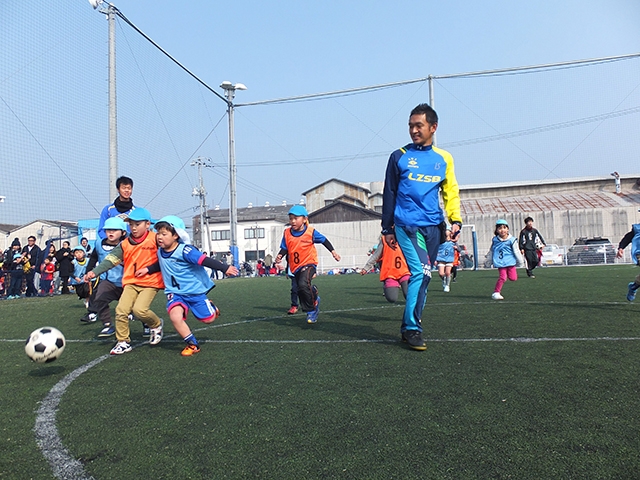 JFAキッズ（U-6）サッカーフェスティバル 岡山県玉野市の宇野港フットサルコートに、596人が参加！