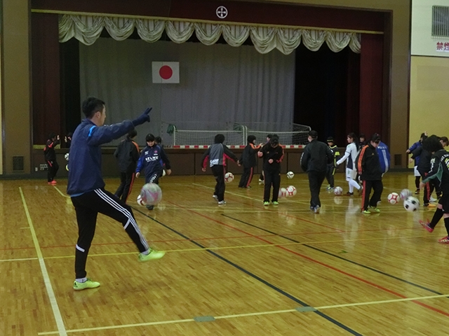 JFAガールズサッカーフェスティバル 秋田県秋田市の秋田市河辺体育館に、135人が参加！
