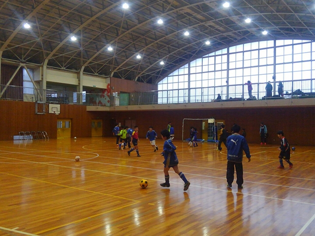 JFAファミリーフットサルフェスティバル 石川県羽咋市の羽咋市立羽咋小学校体育館に、73人が参加！