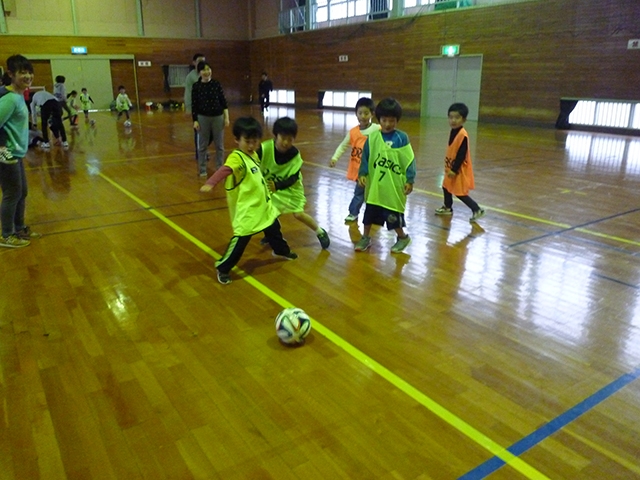 JFAキッズ（U-6）サッカーフェスティバル 島根県江津市の江津市民体育館第２体育館に、26人が参加！