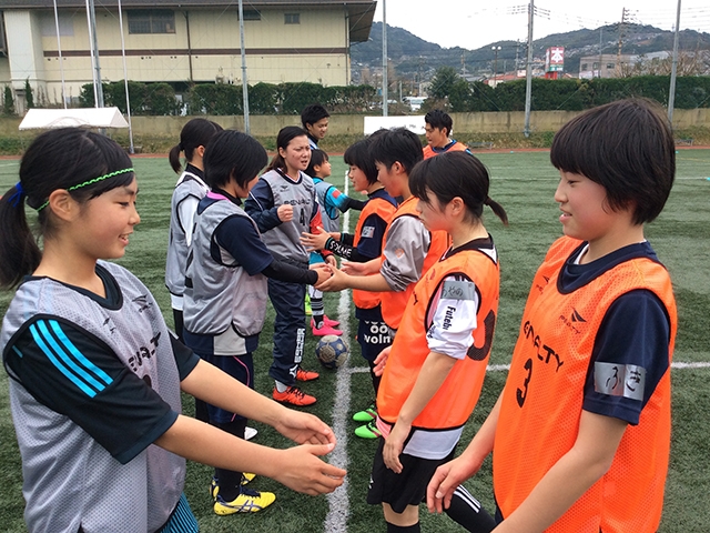 JFAレディースサッカーフェスティバル 福岡県北九州市の九州国際大学KIU Fieldに、106人が参加！
