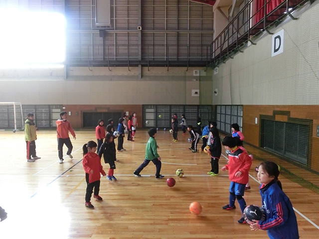 JFAガールズサッカーフェスティバル 秋田県秋田市の秋田県立中央公園アリーナに、145人が参加！