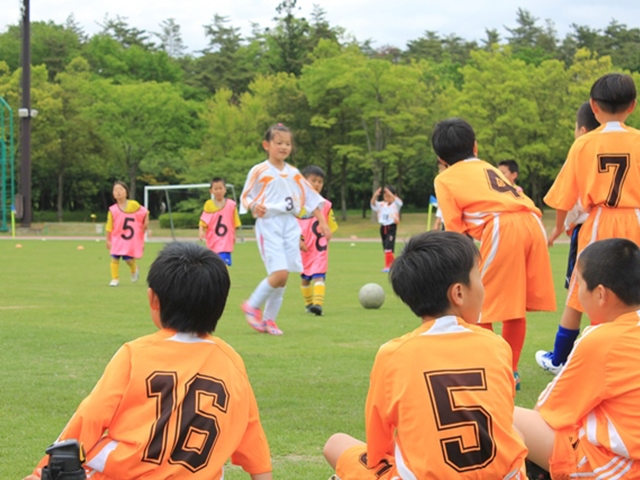 JFAキッズ（U-8/10）サッカーフェスティバル 福島県福島市のあづま補助陸上競技場に、269人が参加！