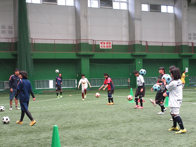 JFAガールズサッカーフェスティバル 高知県高知市の高知市総合運動場多目的ドームに、109人が参加！