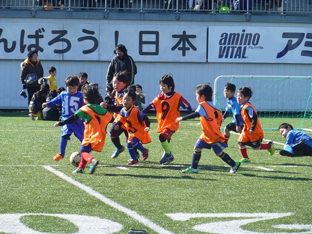 JFAキッズ（U-6）サッカーフェスティバル 東京都調布市のアミノバイタルフィールドに、3056人が参加！