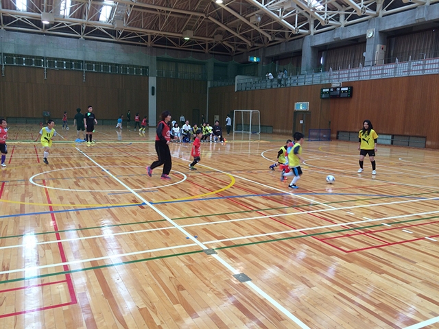 JFAファミリーフットサルフェスティバル 鳥取県東伯郡の東郷湖羽合臨海公園あやめ池スポーツセンターに、101人が参加！