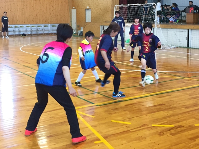 JFAファミリーフットサルフェスティバル 岡山県岡山市の岡山市立加茂小学校体育館に、280人が参加！