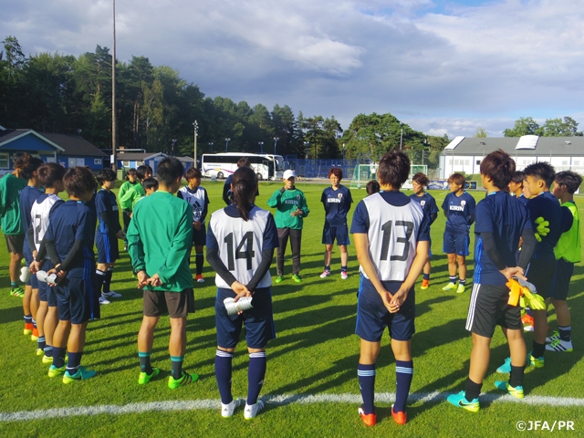 Nadeshiko Japan arrive in Sweden, begin practice