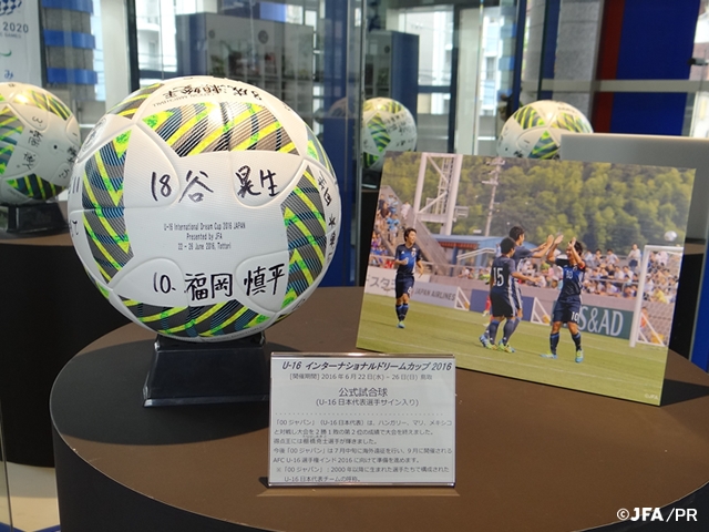 U-16 インターナショナルドリームカップ2016 JAPAN Presented by JFA、サイン入り公式試合球を展示