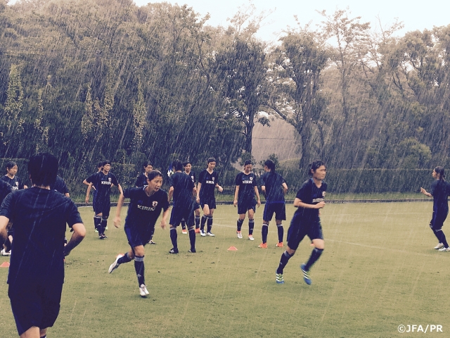 U-23日本女子代表候補　雨の中でトレーニングを実施