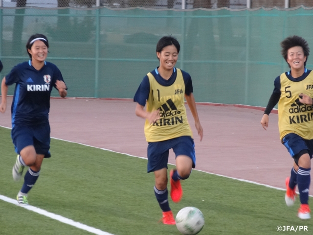 U-17日本女子代表　FIFAU-17女子ワールドカップヨルダン2016　人工芝でトレーニングを実施