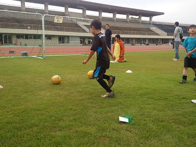 JFAキッズ（U-6/8）サッカーフェスティバル 岐阜県大垣市の浅中公園総合グラウンド陸上競技場に、170人が参加！