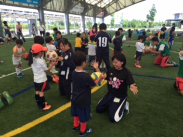 JFAキッズ（U-6/8）サッカーフェスティバル 大阪府堺市のJ-GREEN堺に、365人が参加！