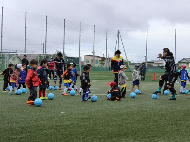 JFAキッズ（U-6/8）サッカーフェスティバル 北海道函館市の函館フットボールパークに、278人が参加！