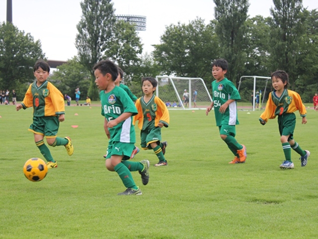 JFAキッズ（U-8/10）サッカーフェスティバル 福島県福島市のあづま補助陸上競技場に、963人が参加！