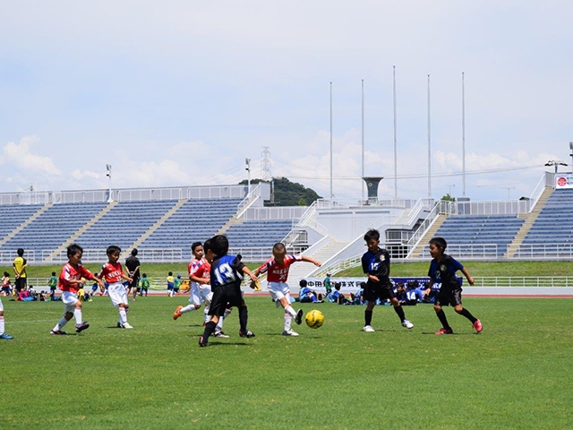 JFAキッズ（U-6/8）サッカーフェスティバル 和歌山県和歌山市の紀三井寺陸上競技場に、514人が参加！