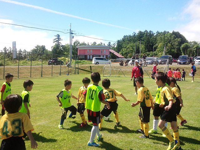 JFAキッズ（U-6/8）サッカーフェスティバル 北海道樺戸郡の新十津川町ふるさと公園サッカーコートに、184人が参加！